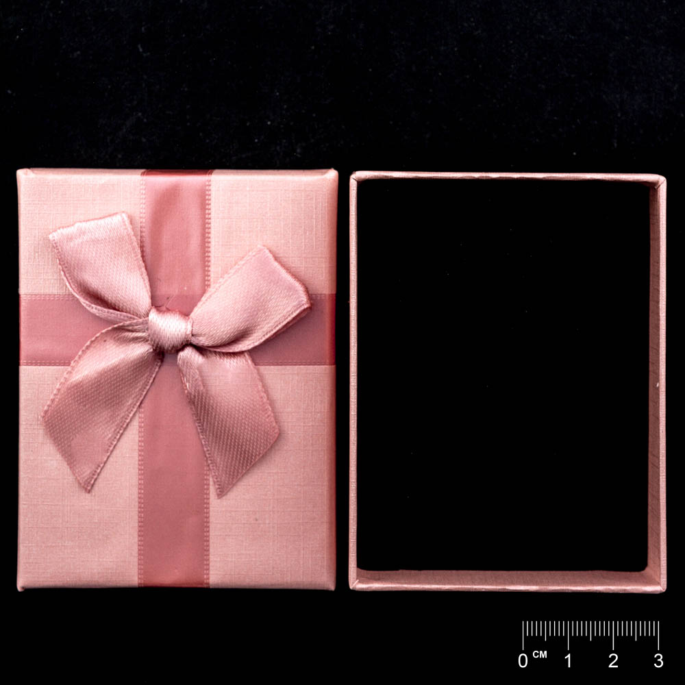 Boîte cadeau avec ruban rose