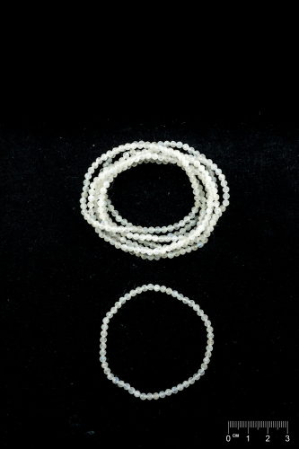 Bracelet Pierre de lune blanc part. avec peu de réflets bleu boule